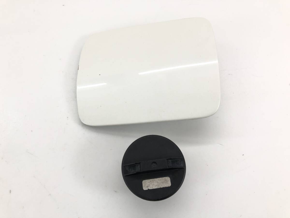 _b194422 トヨタ マークⅡ 2.0 グランデ レガリア GX100 給油口 キャップ 燃料 フィラー フューエルリッド ふた 蓋 カバー 051 JZX100拍卖