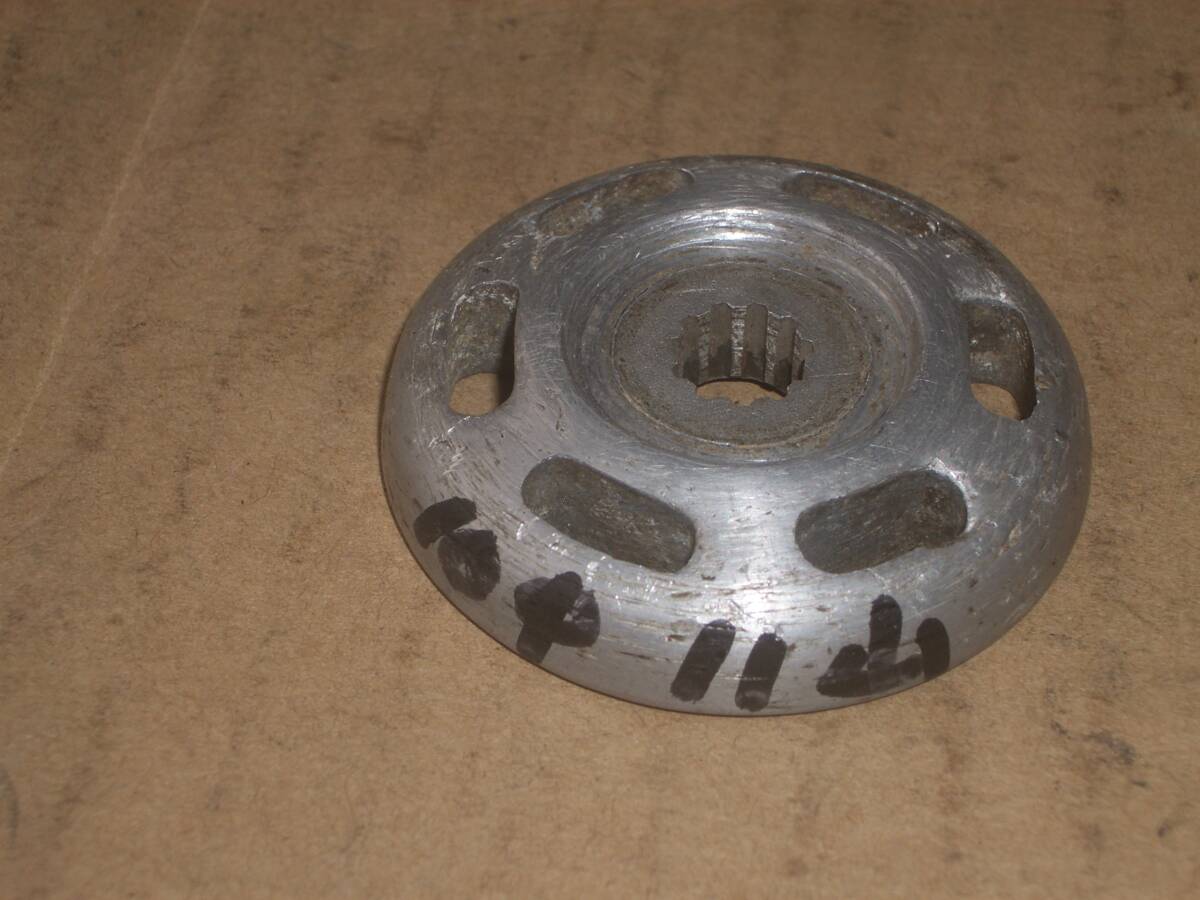 イリノ刈払い機 V24B(6) TB23(14) ベベルギヤの 刈刃押さえ金具拍卖