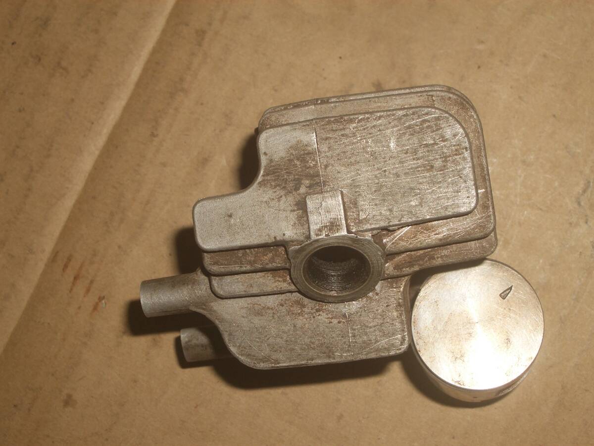 タナカ TB23HTS その1 ピストン、シリンダーヘッド拍卖