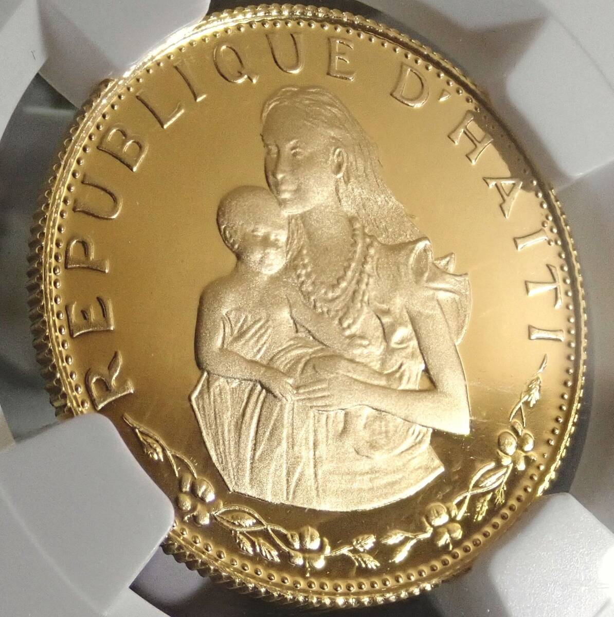ヤフオク初!名金貨!3番目の美しさ 聖母マリア 1973年 ハイチ 子を抱く女性 500グールド プルーフ PF フランス NGC PCGS 現物資産拍卖