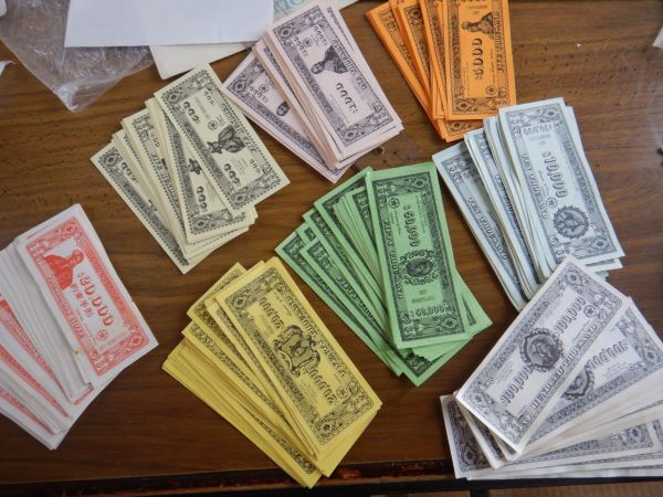 タカラ 億万長者ゲーム ミリオネヤー 紙幣 ドル まとめて 画像のモノ ボードゲーム パーツ100901 印刷物 昭和レトロ拍卖