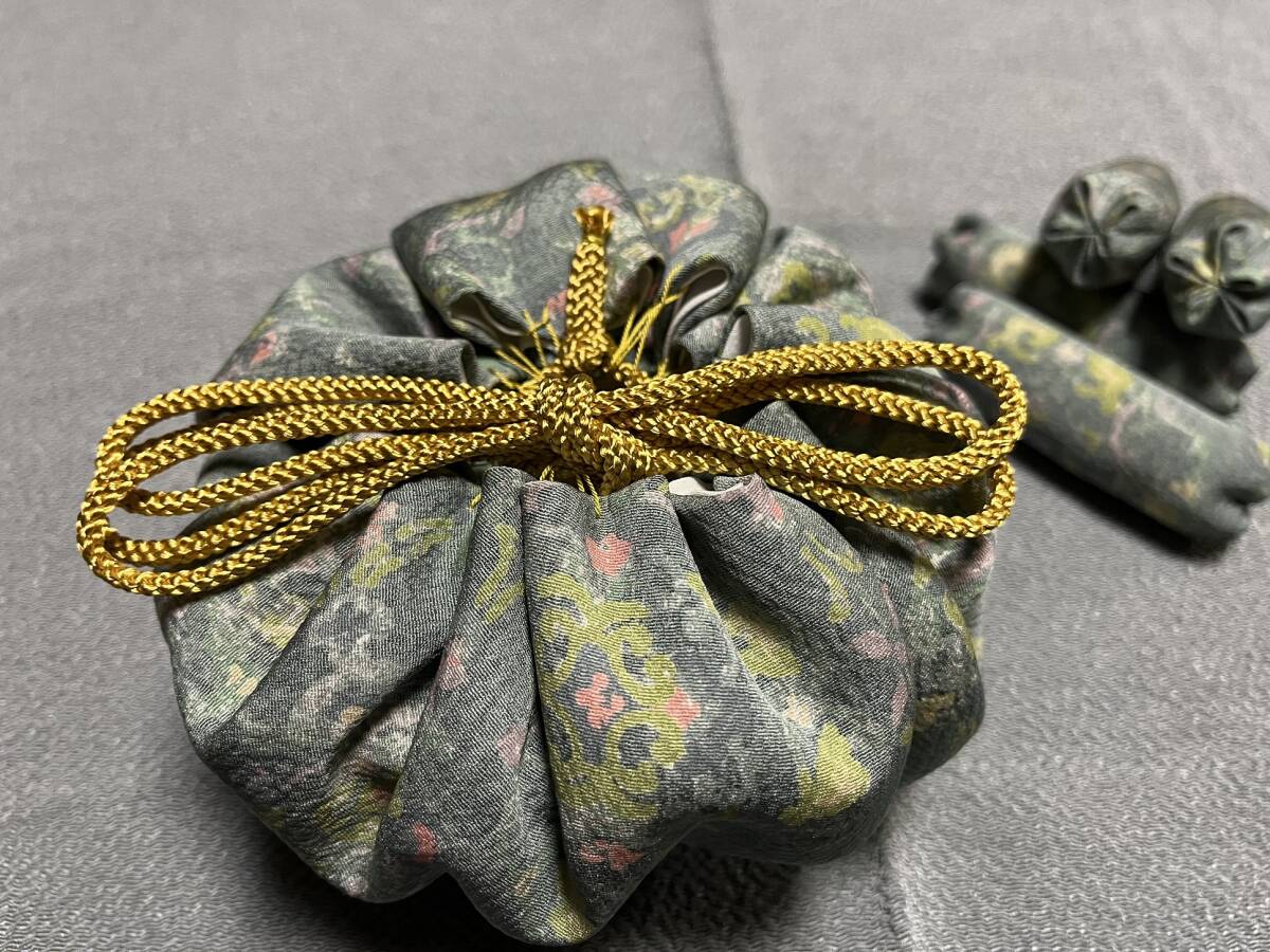 手作り茶道具 ☆御物袋 ごもつ 御仕覆 お仕服 おしふく ☆ 正絹 花唐草文和更紗模様 ぐるり33 柱4本ともに拍卖