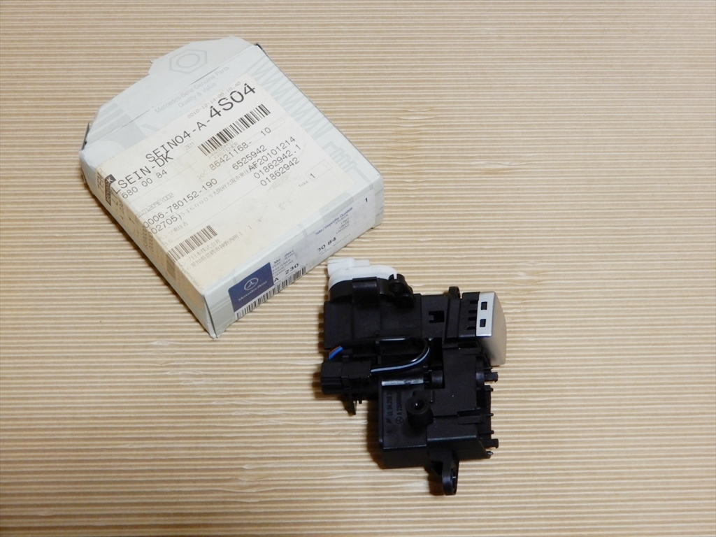 即決!R230 Mercedes ベンツ SLクラス 純正 グローブボックス 開閉スイッチ A2306800084 未使用品!拍卖
