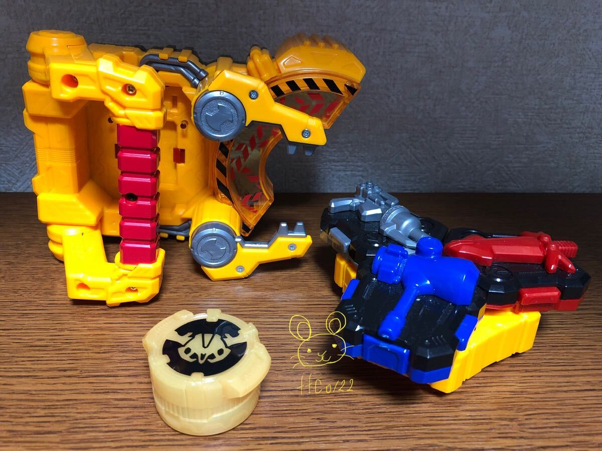 中古品 バンダイ 仮面ライダーギーツ 【DX パワードビルダーバックル&ギガントバックルセット】拍卖