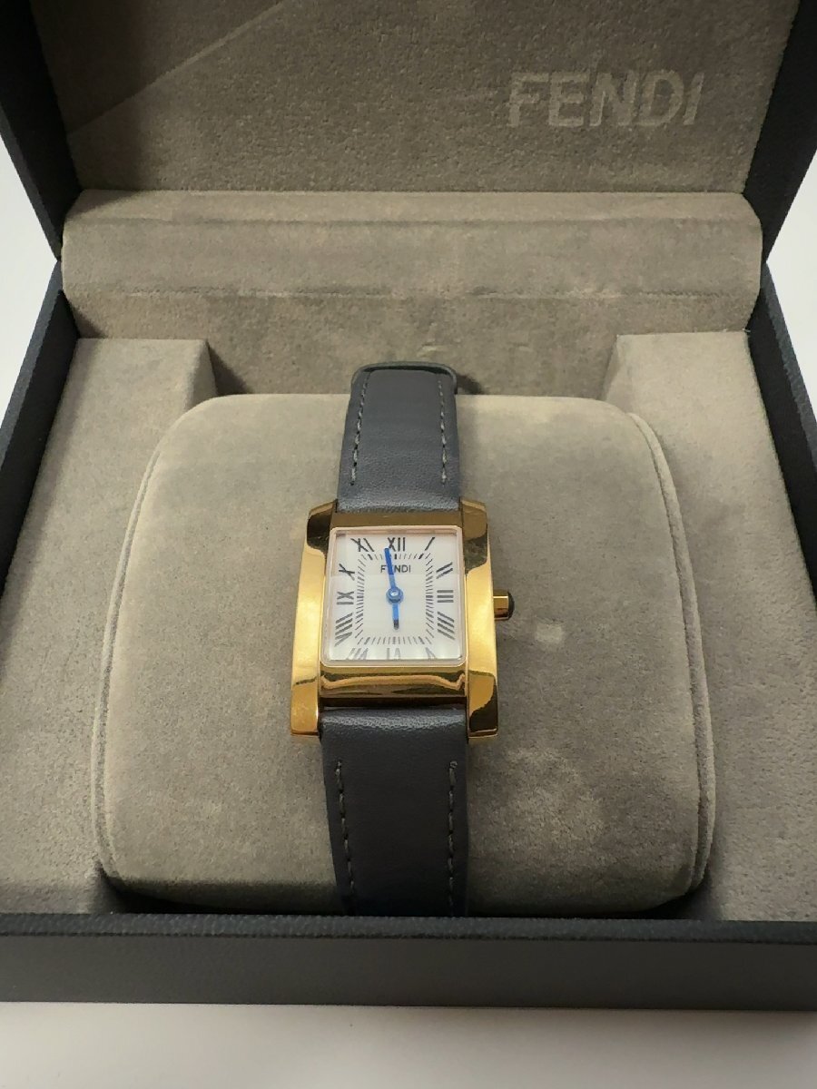 FENDI フェンディ CLASSICO TANK レディース クォーツ 腕時計/mi-A-213-5921-11.7ホワイト文字盤 / ネイビーレザーベルト拍卖