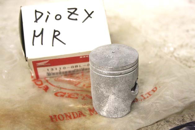 ホンダライブディオ DIO ZXピストン 13110-GBL-000ヤマハタクトリードフラッシュDJ-1キュートペリカンJOGスズキアドレスセピアHiモトコンポ拍卖