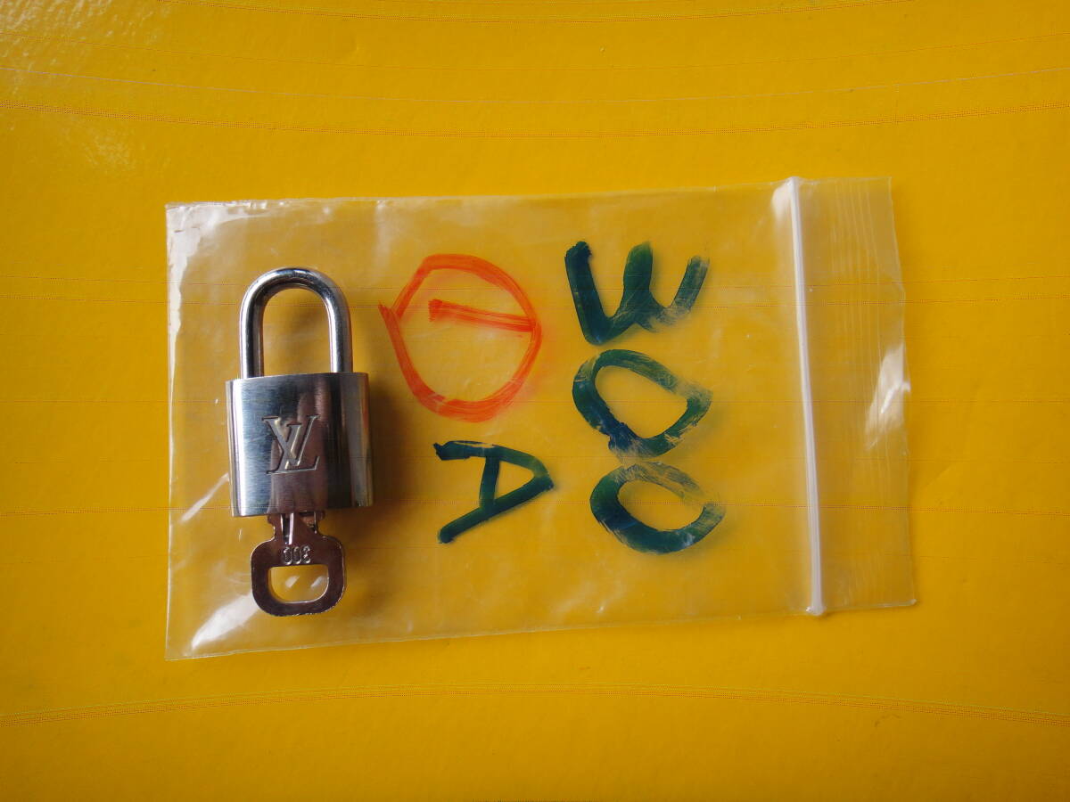 2種類 シルバータイプ キー NO.を選んで購入 カギ かぎ 鍵 ロック キー カデナ パドロック 南京錠 鍵 ルイ・ヴィトン LOUIS VUITTON拍卖
