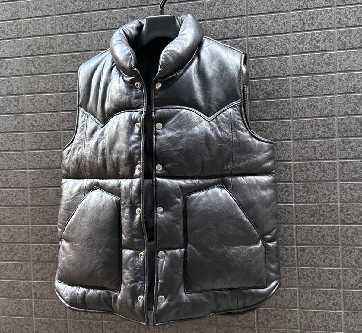 ◆モデル出品◆XXLサイズ 本革リッチレザーダウンベスト黒 リアル牛革/皮 オールブラック 秋冬春 メンズ 中綿Fダウン ※条件付送料無料拍卖