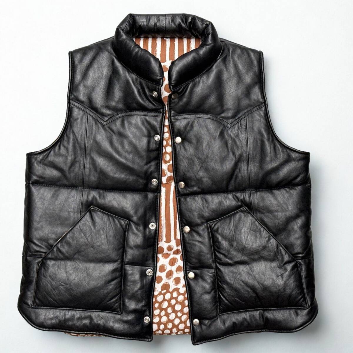 ◆アウトレット出品◆Lサイズ 本革リッチレザーダウンベスト黒 民族風ドット柄/裏地 リアル牛革/皮 秋冬春 中綿Fダウン ※条件付送料無料拍卖