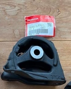 ●新品 未使用●ホンダ純正部品 HONDA シビック EK9 EK4 インテグラ DC2 DB8 タイプR リア エンジンマウント インシュレータ MT用拍卖