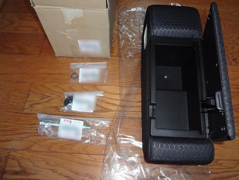 ●新品 未使用●スズキ純正 SUZUKI スペーシア ギア アームレスト 取付ボルト 4点セット 流用 クロスビー カスタム センターコンソール拍卖