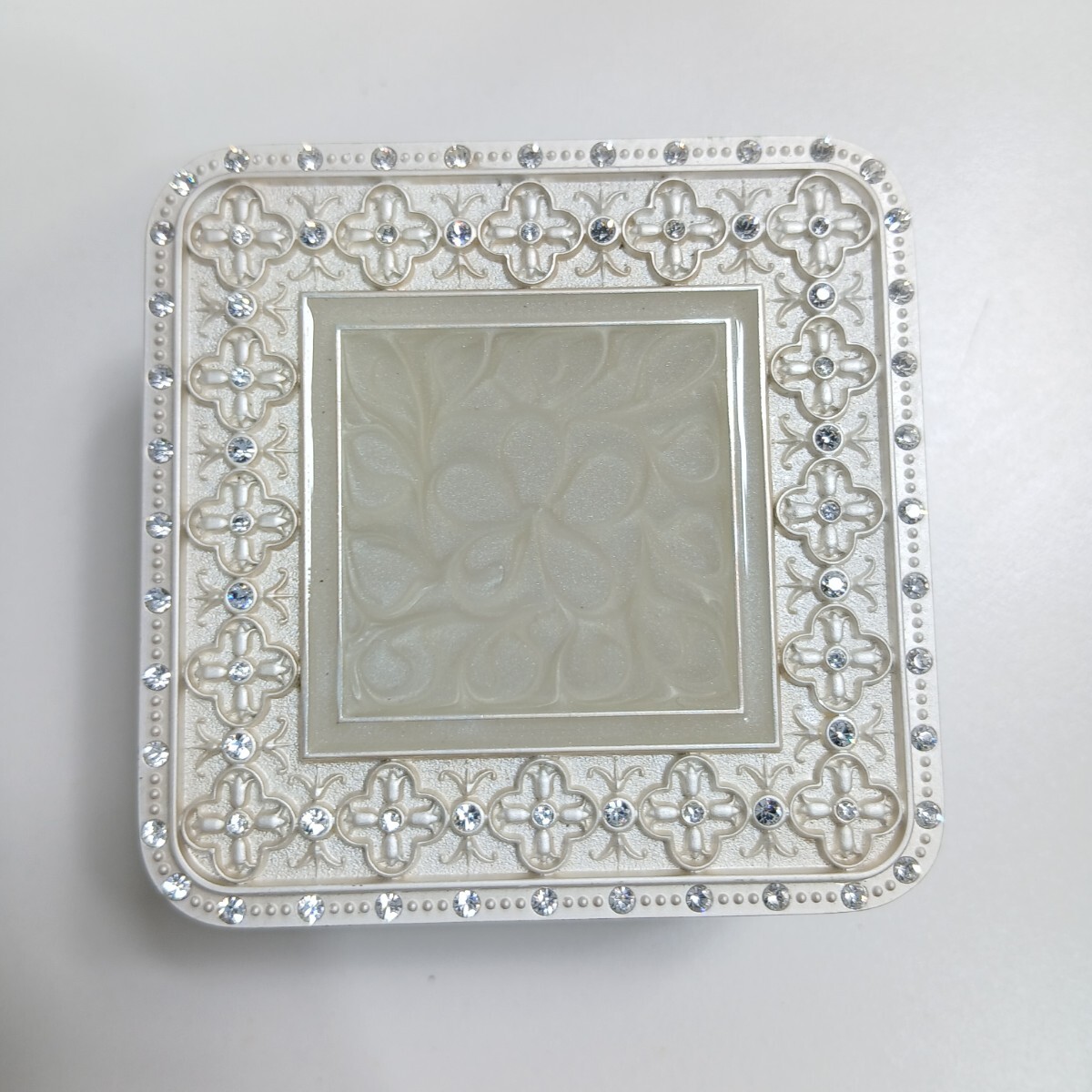 #597 スワロフスキー社/ クリスタルガラス使用/ 小物入れ/ Rosier/ 置物/和歌山県にて引き取り大歓迎拍卖