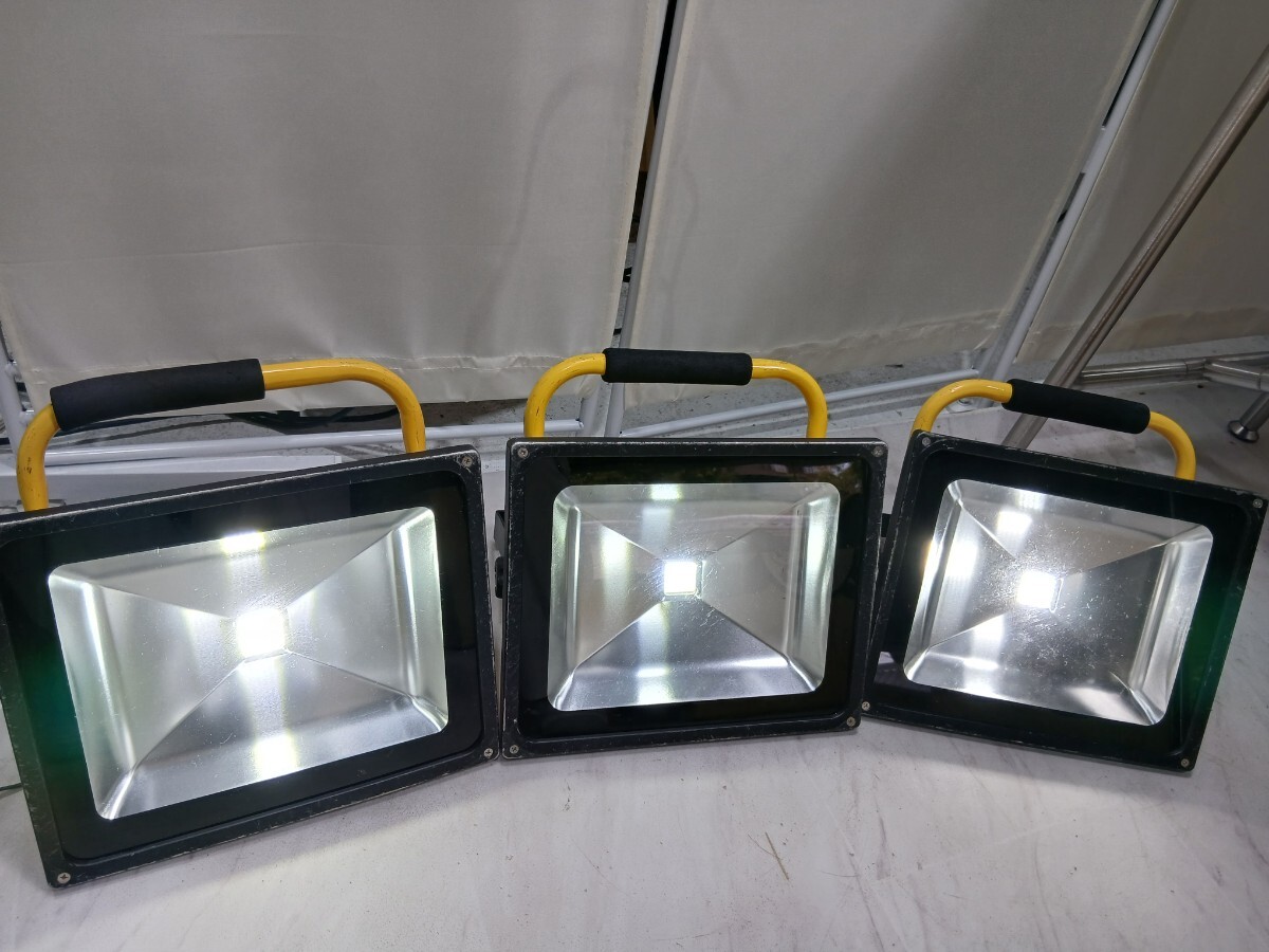 #592 LED投光器 充電式 LoHS/ 屋外/ 三台セット/和歌山県にて引き取り大歓迎拍卖