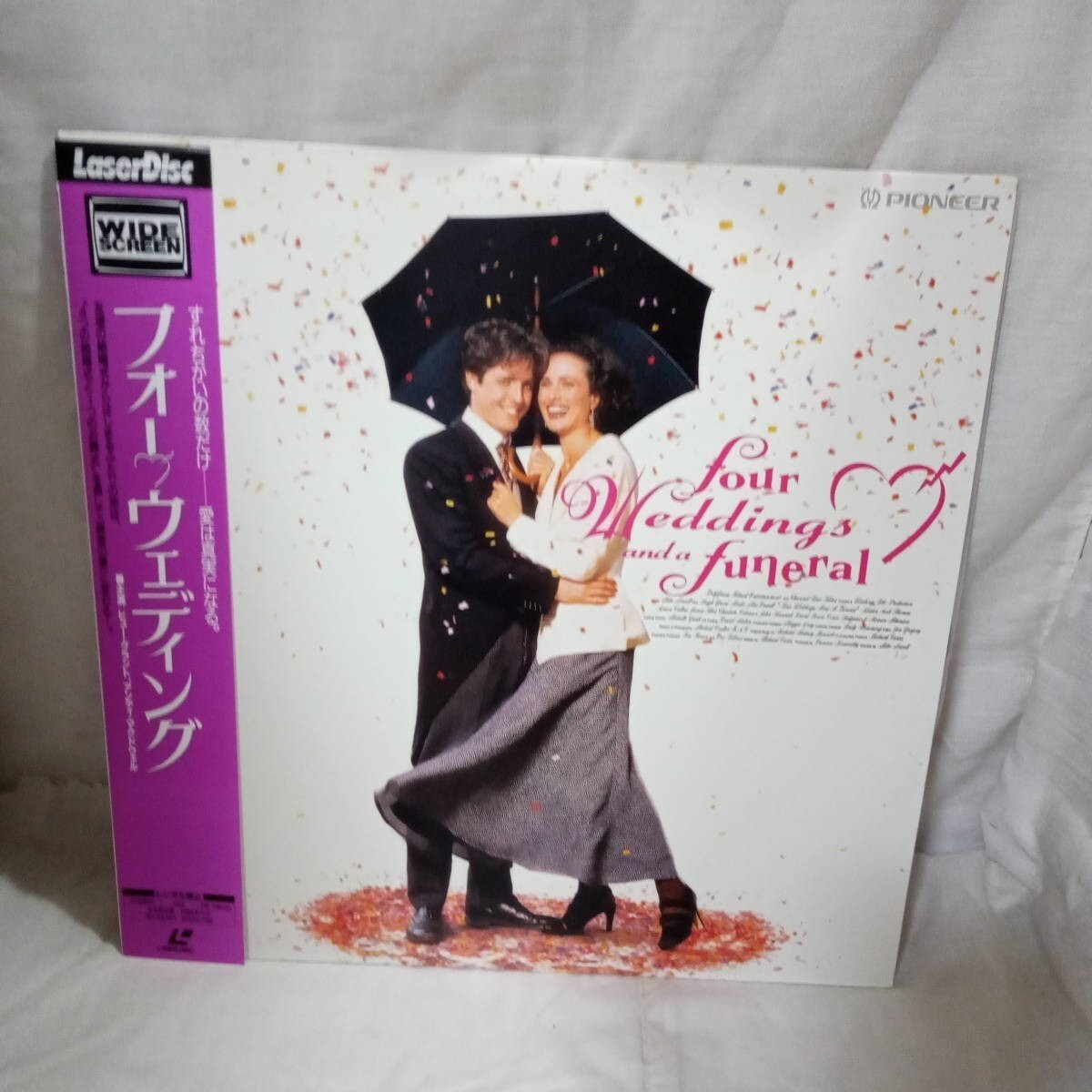 R0214【LD・レーザーディスク フォー・ウエディング four weddings and a funeral】帯付き拍卖