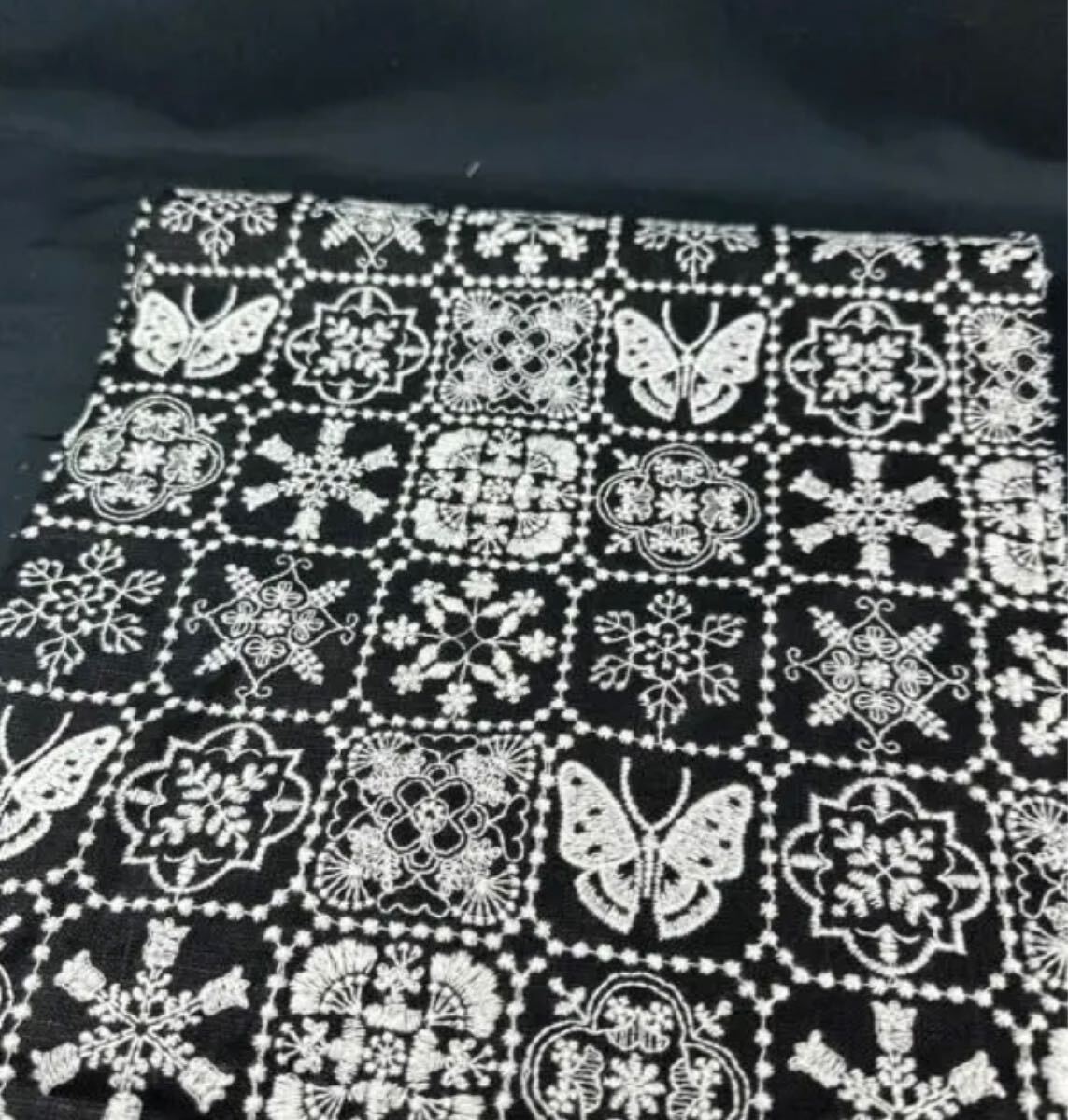刺繍シーチングリネン.刺繍幅130cm×50cm.黒地蝶々拍卖