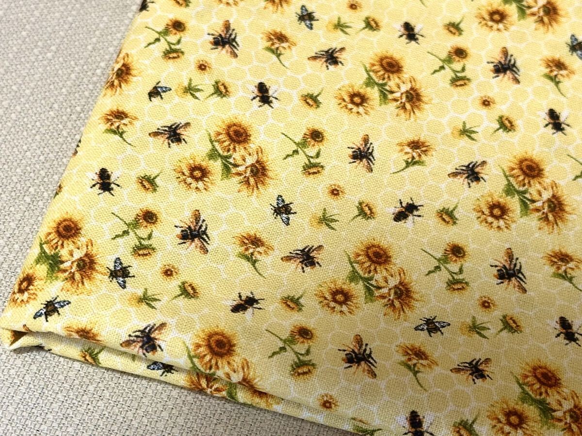 USA生地.シーチング.綿100%.幅110cm× 50cm.2394.黄色地.ひまわりとハチ拍卖