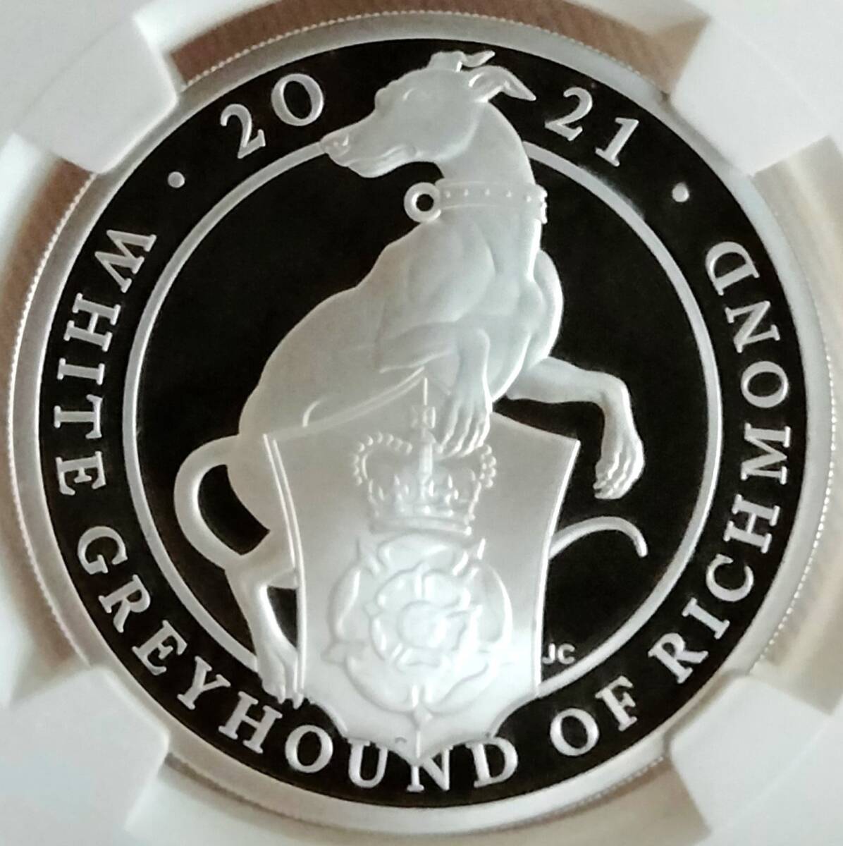 【 グレイハウンド 最高鑑定 】★ クイーンズビースト 第9弾 ★ 2021 イギリス 英国 リッチモンド 銀貨 2ポンド NGC PF 70 ULTRA CAMEO拍卖