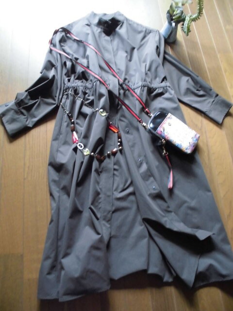 新同 表記L TIGORAビームスデザイン たいへん軽くスポーティーさと可愛さと合わせ持つストレッチの効くロングコート拍卖