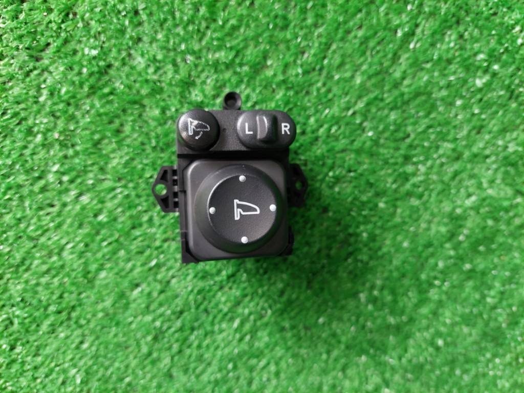 ホンダN‐BOX① DBA-JF1 ミラースイッチ(動作確認済)初年度登録:平成25年2月拍卖