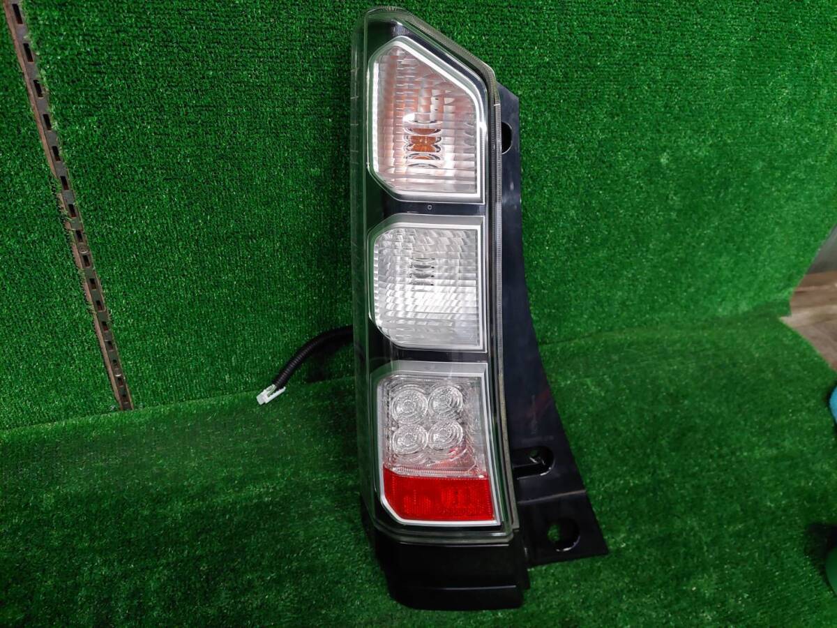 ホンダN-BOX① DBA-JF1 テールライト左 ICHIKOH D105 初年度登録:平成25年2月拍卖
