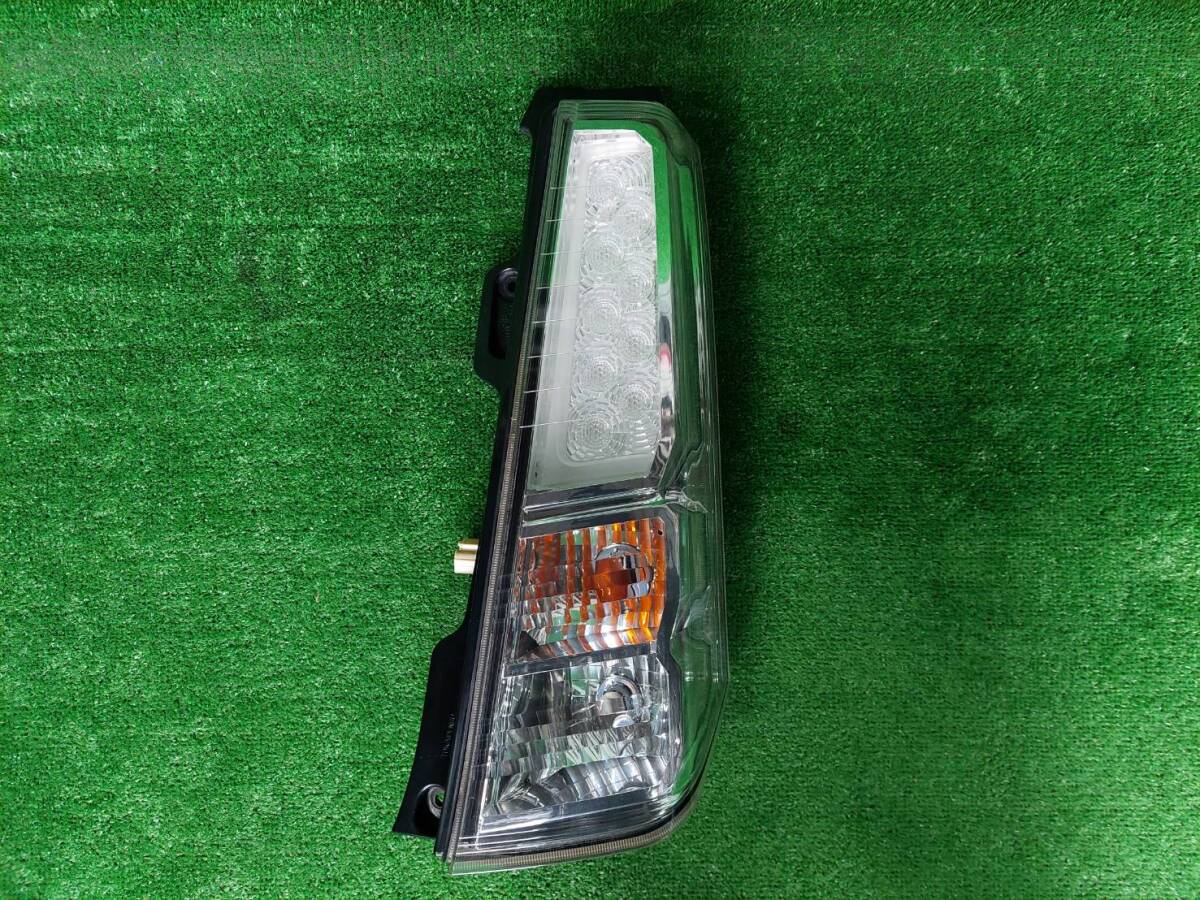スズキワゴンRスティングレー DBA-MH34S テールライト右 TOKAIDENSO 35603-72M1 初年度登録:平成25年拍卖