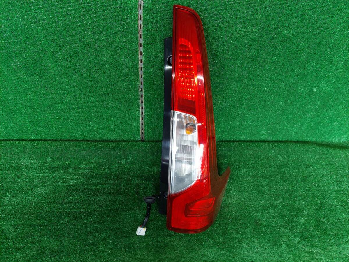 日産デイズ② DBA-B21W テールライト右 ICHIKOH D176 初年度登録:平成28年拍卖
