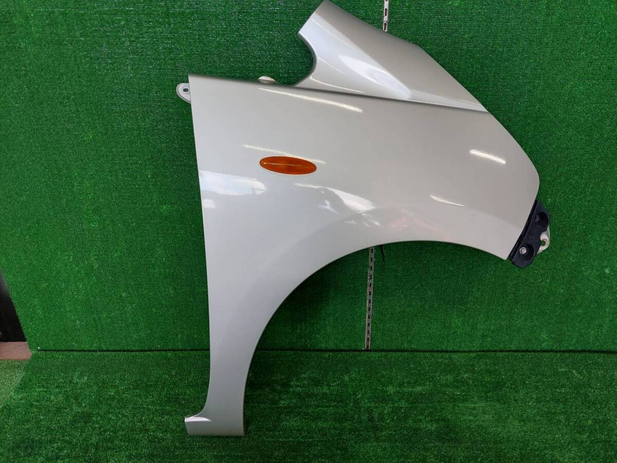 ダイハツムーヴ⑥ DBA-LA100S、LA110S フロントフェンダー右 カラーNO:T27 初年度登録:平成23年拍卖