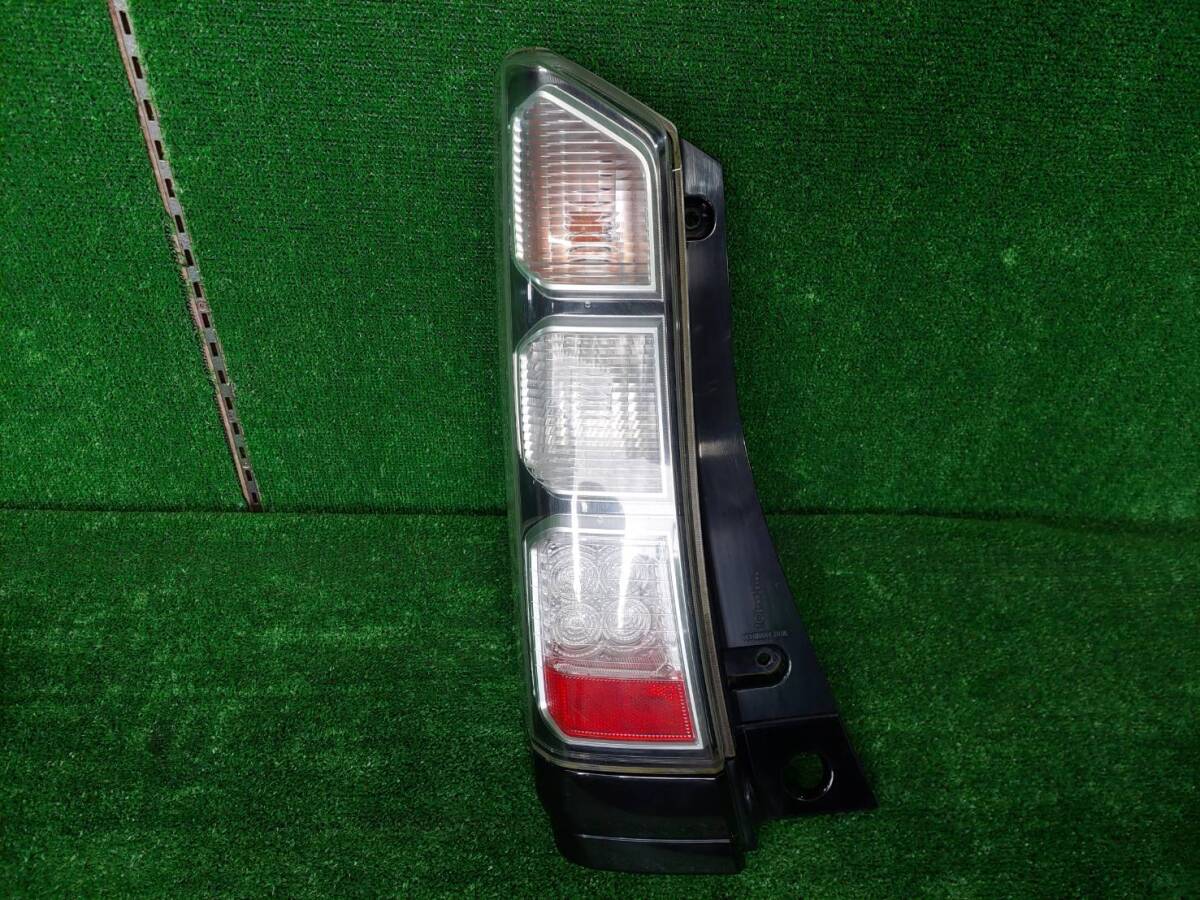 ホンダN-BOX② DBA-JF1 JF2 テールライト左 ICHIKOH D105 初年度登録:平成24年拍卖