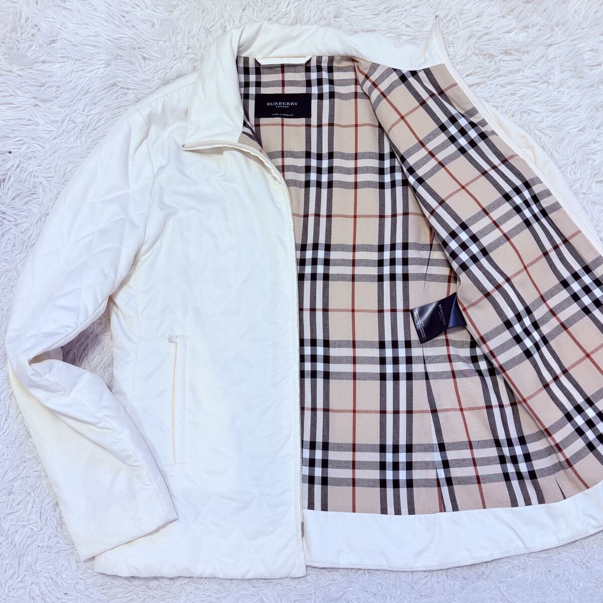 【美品】BURBERRY LONDON バーバリーロンドン キルティングジャケット ブルゾン レディース ホワイト ダウン Mサイズ ノバチェック拍卖