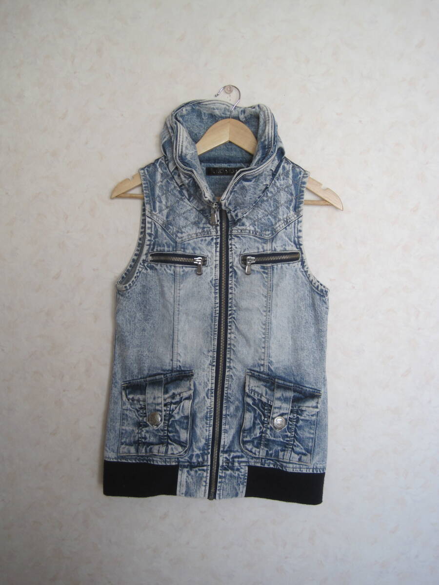 ★H.C.M.Ⅱ・デニムベスト/ファスナー全開タイプ・ボタン留めポケット付き・ダメージデザイン/サイズM・バスト79~87・身長154~162★拍卖