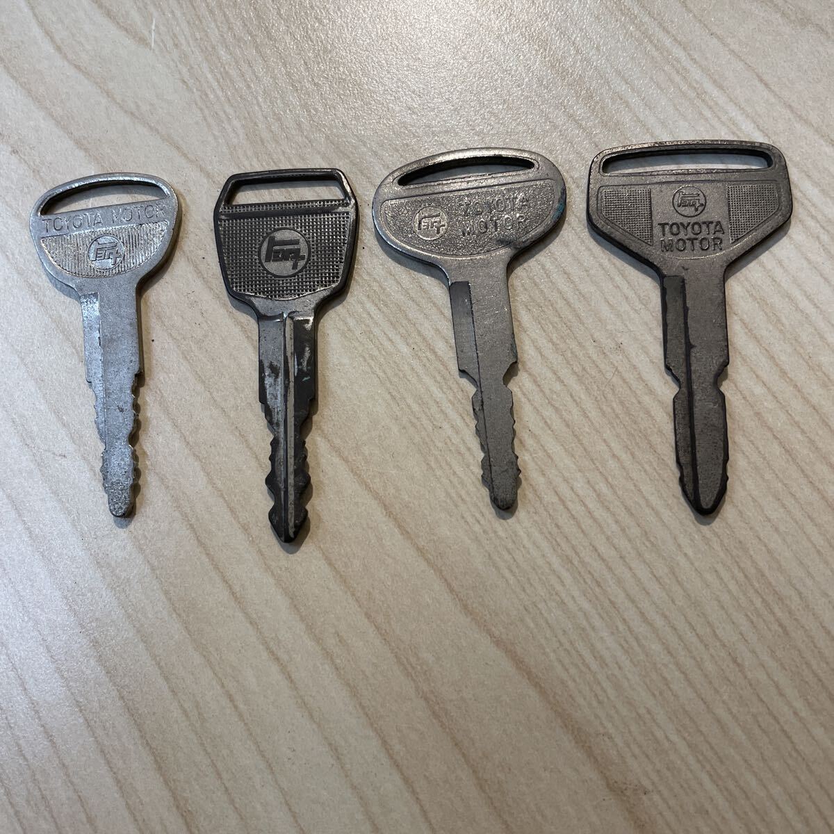 TOYOTA/トヨタ 旧車 鍵 キー 4本セット 当時もの レトロ アンティーク 昭和 古い拍卖