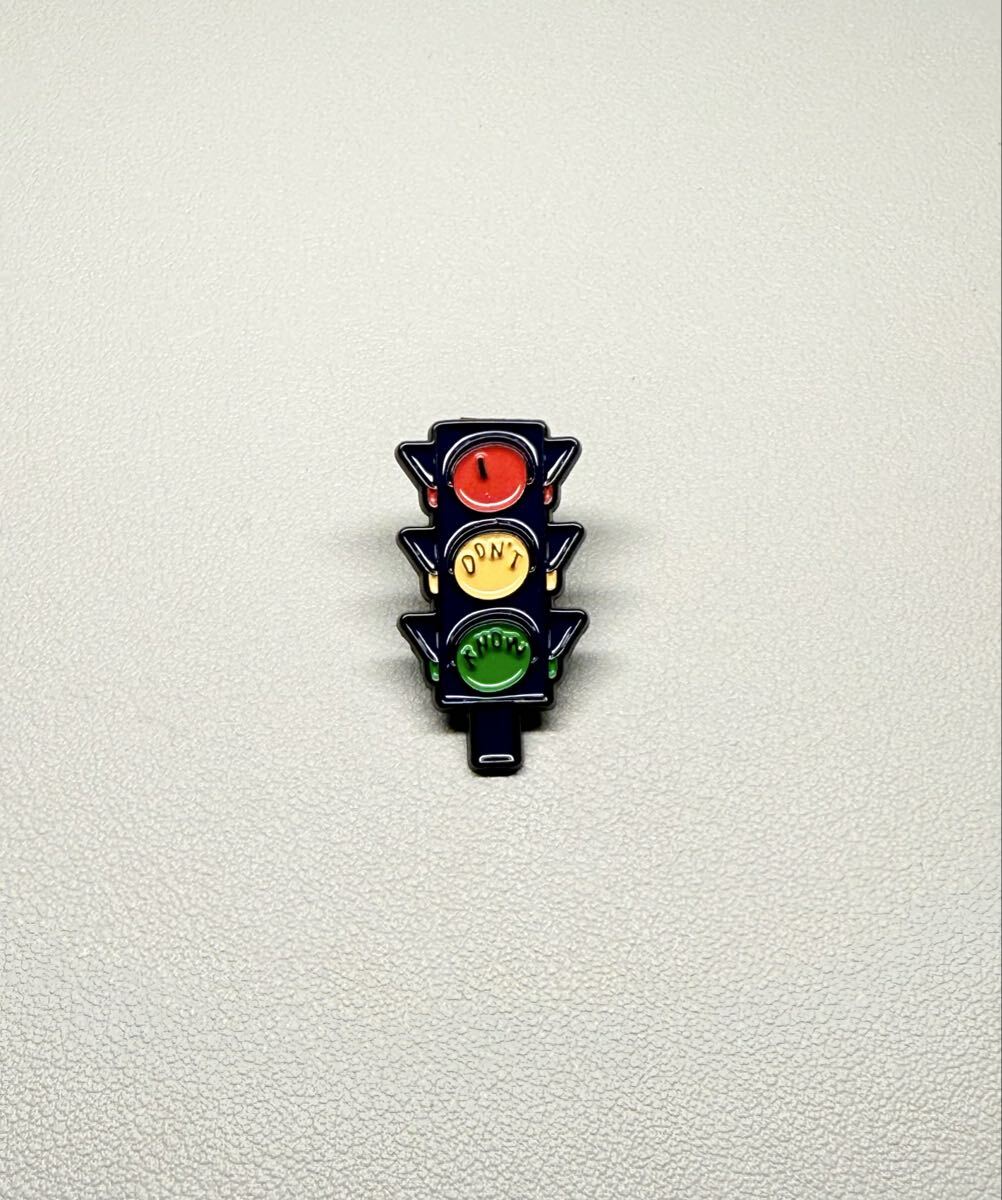 新品 信号機 ピンバッジ キャラクター ピンバッチ 襟ピン ブローチ 徽章 日本信号 鉄道 3現示式色灯信号機拍卖