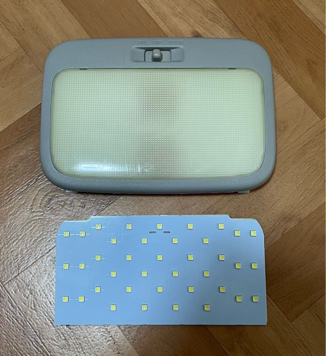 トヨタ 純正 200系 ハイエース 1型 S-GL センター用ルームランプ、社外品LEDランプ拍卖