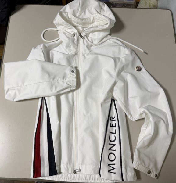 即決!美品モンクレールの23SS、ATRIA WZIP フーデッド ブルゾン/サイドジップジャケット、サイズ2拍卖