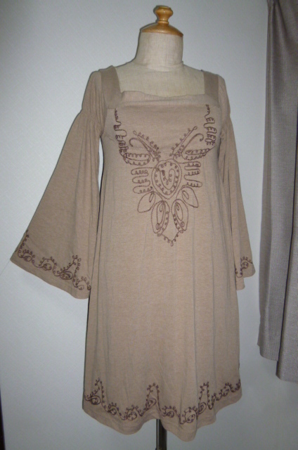 淡茶胸元腕ゴムシャーリング×胸元袖裾刺繍袖広チェニック 拍卖