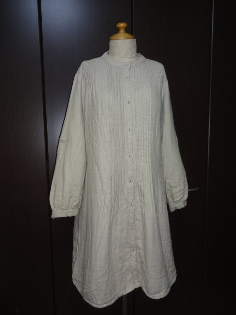 未使用タグ付き。ベージュ色前肩、胸元ピンタック入ダブルガーゼシャツチェニック拍卖