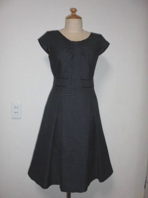 Lavannor黒ステッチ織胸元ギャザー入W切替タックプリーツOP拍卖