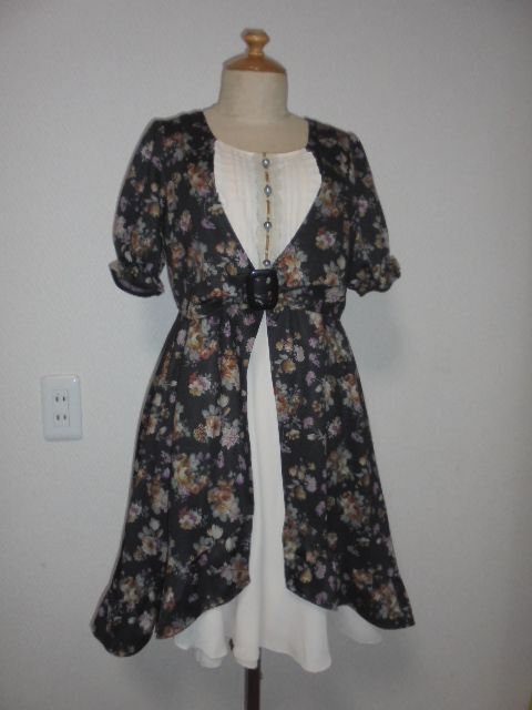 axes femme焦げ茶花柄胸下バックルモチーフ2枚重ね風OP拍卖