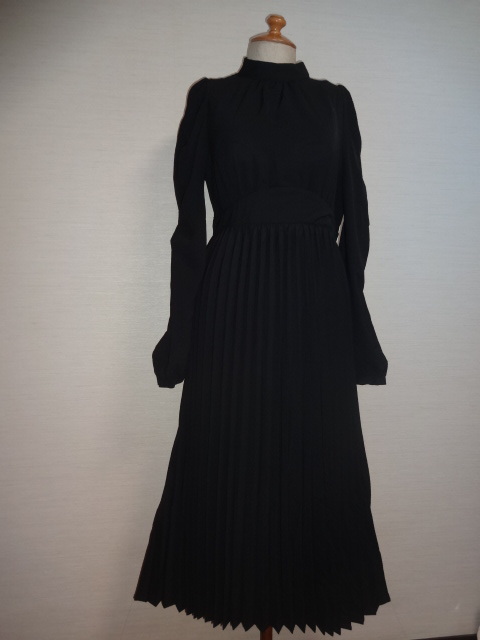 未使用タグ付。黒W上切替袖シャーリングパイネックプリーツOP拍卖