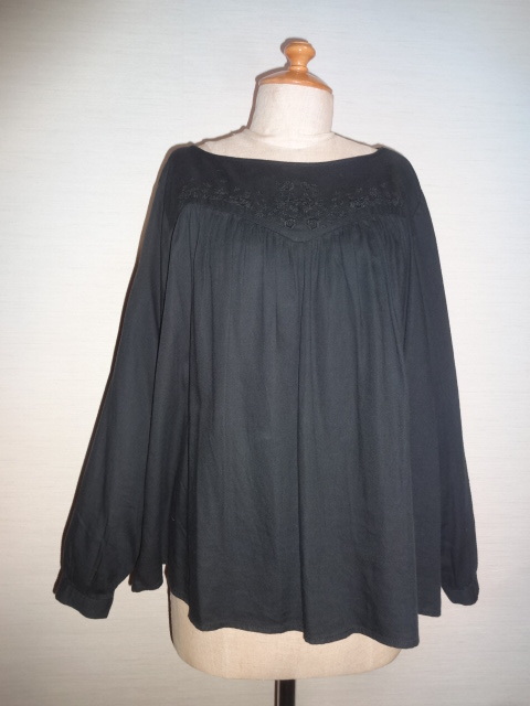 studio CLIP黒胸上刺繍切替ギャザー入ブラウスカット拍卖