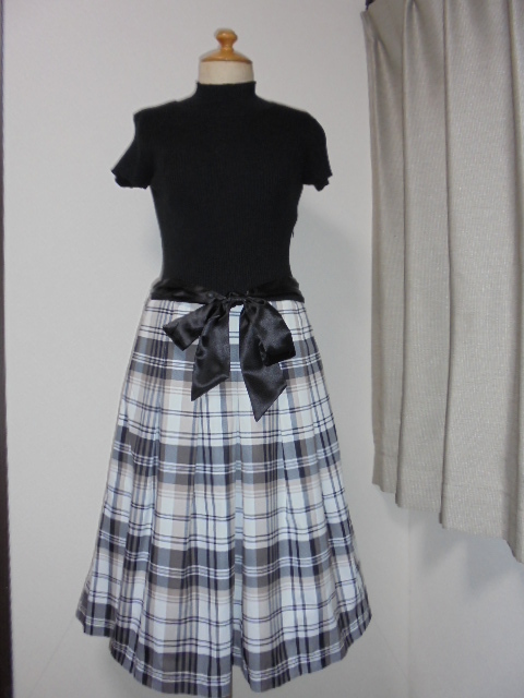 上身黒ニットW切替ベルトリボン付チェック柄タックプリーツ拍卖