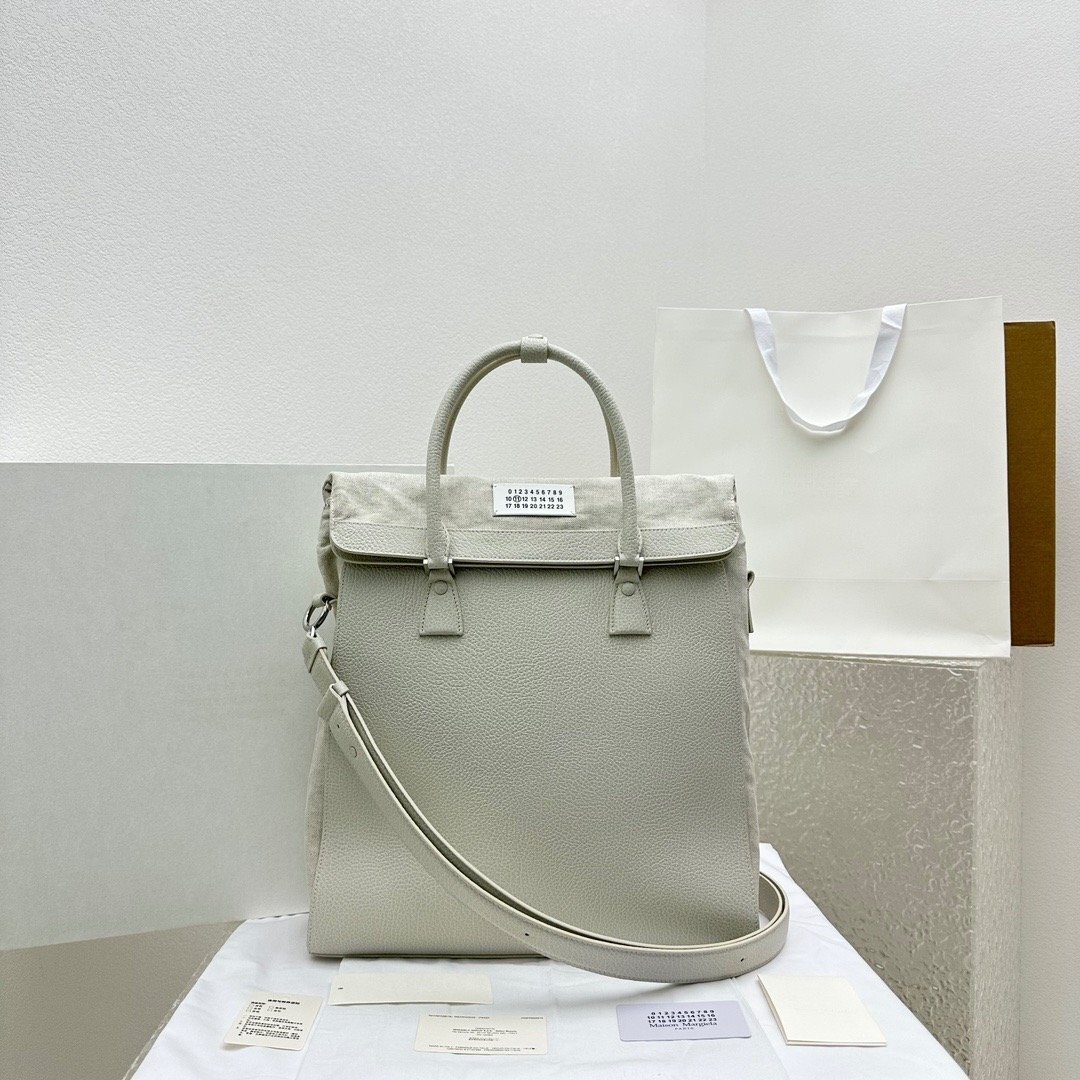 Maison Margiela レディースショルダーバッグ リュックサック 3WAY ハンドバッグ 斜め掛け 鞄 A4対応 PC収納 トートバッグ 本革 レザー拍卖