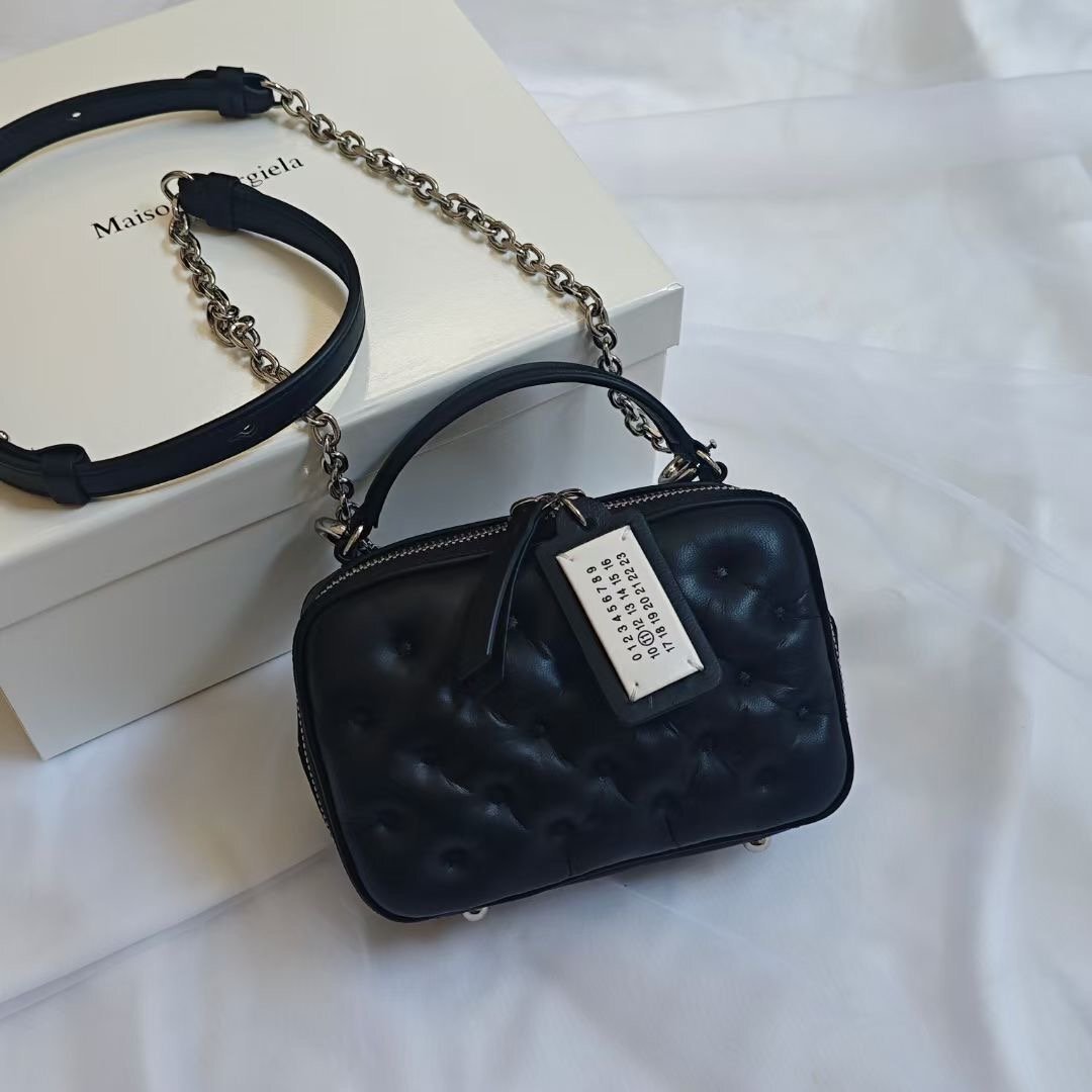 Maison Margiela レディースショルダーバッグ ポシェット ハンドバッグ 斜め掛け 鞄 羊革 本革 ブラック 小さめ バッグ拍卖