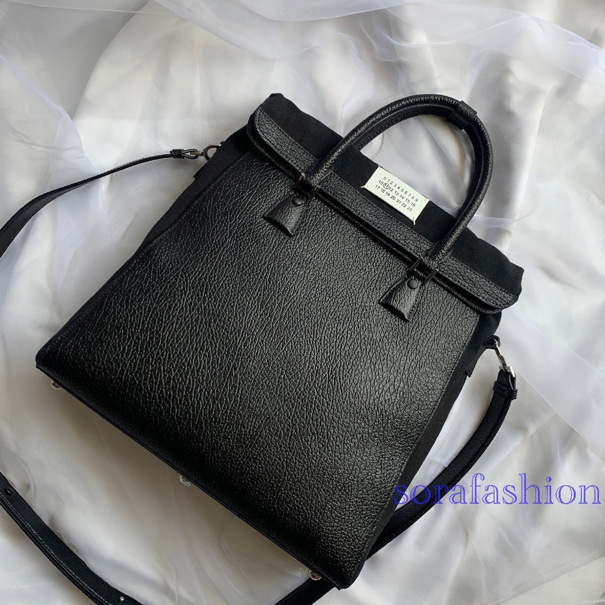 Maison Margiela レディースショルダーバッグ リュックサック 3WAY ハンドバッグ 斜め掛け 鞄 A4/PC収納 トートバッグ 黒色 本革 レザー拍卖