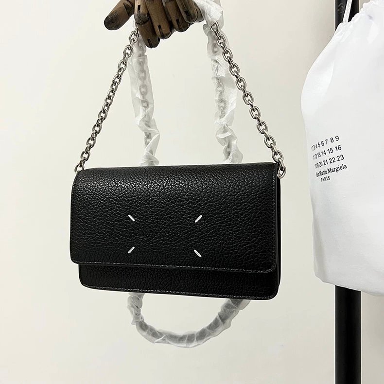 Maison Margiela レディースショルダーバッグ ポシェット 斜め掛け 鞄  本革 ブラック ミニバッグ 小さめ拍卖