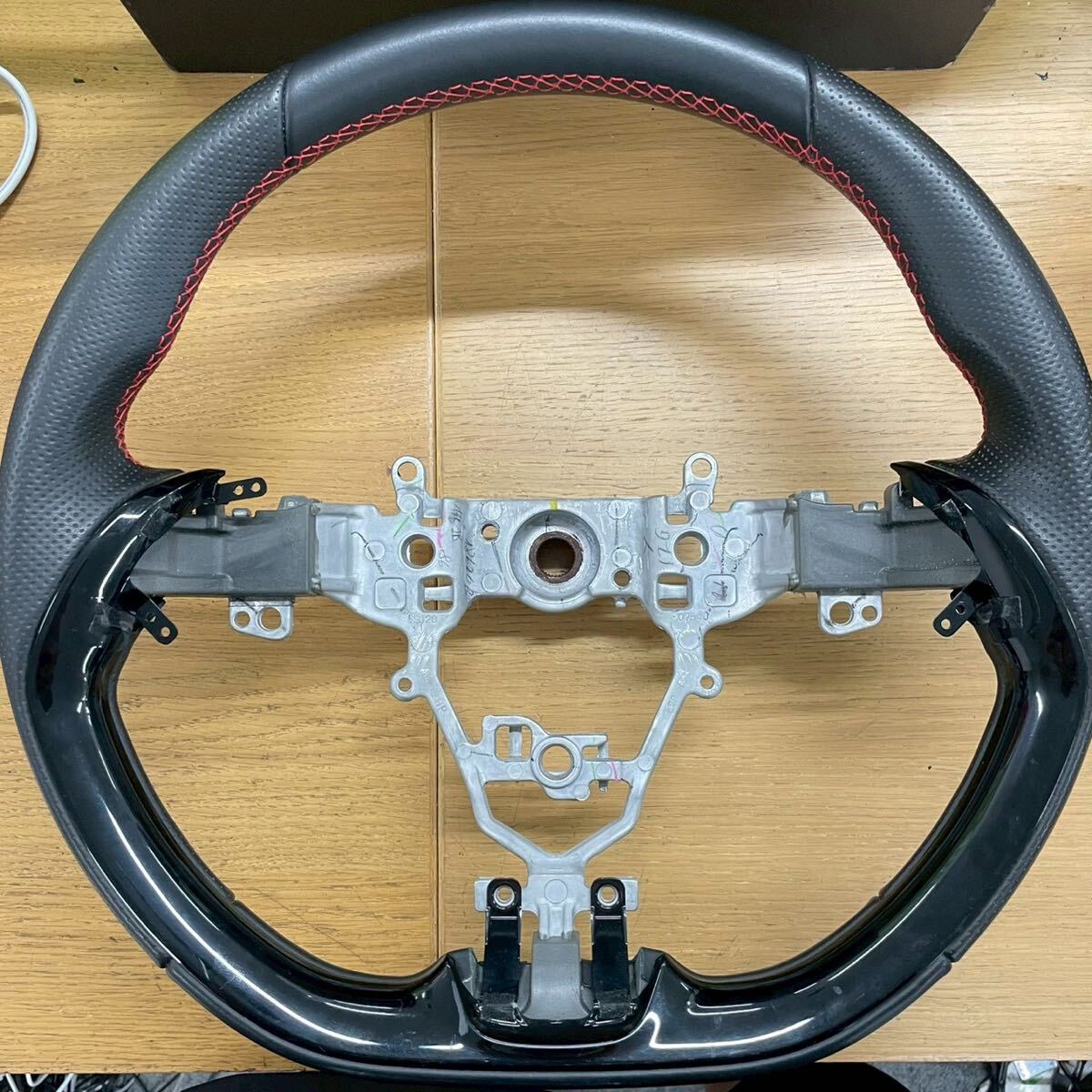 ww5348 スイフトスポーツ レッドステッチ ステアリング レザー GS120-07540拍卖