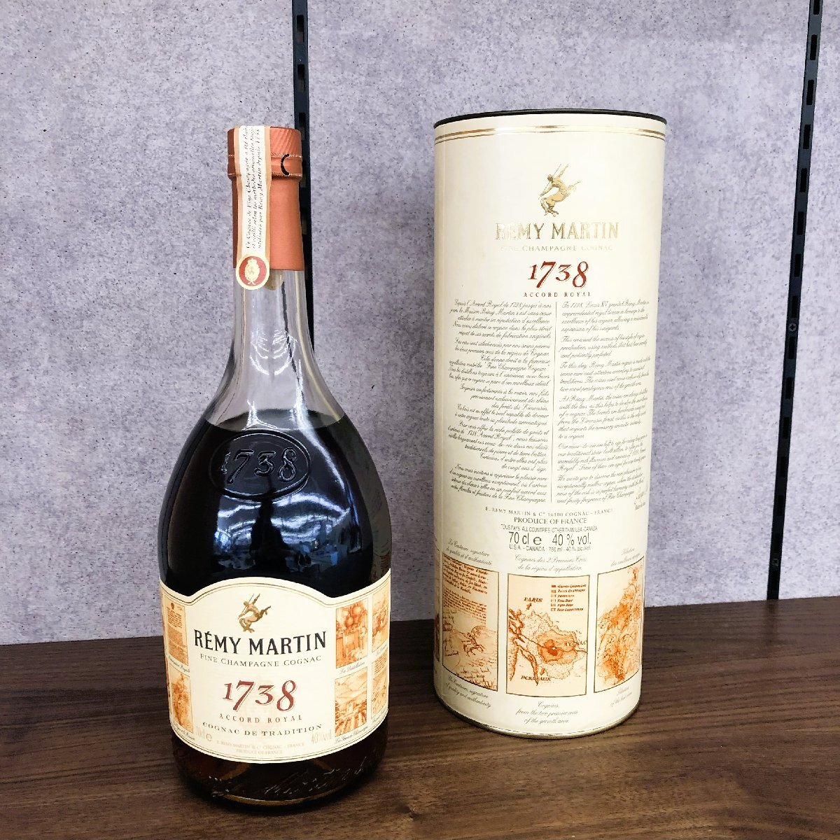 ●未開栓・保管品 REMY MARTIN レミーマルタン FINE CHAMPAGNE COGNAC 1738 ACCORD ROYAL アコードロイヤル/700m 40%拍卖