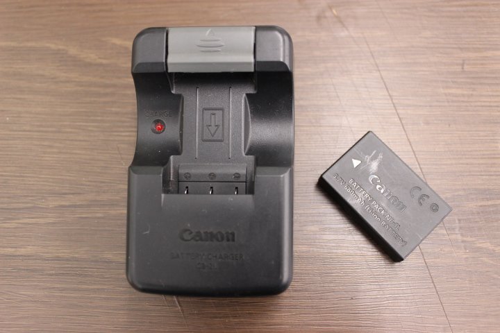 ○純正 Canon/キヤノン 充電器 CB-2L + リチウムバッテリ NB-1L セットで 現状渡し 通電OK拍卖
