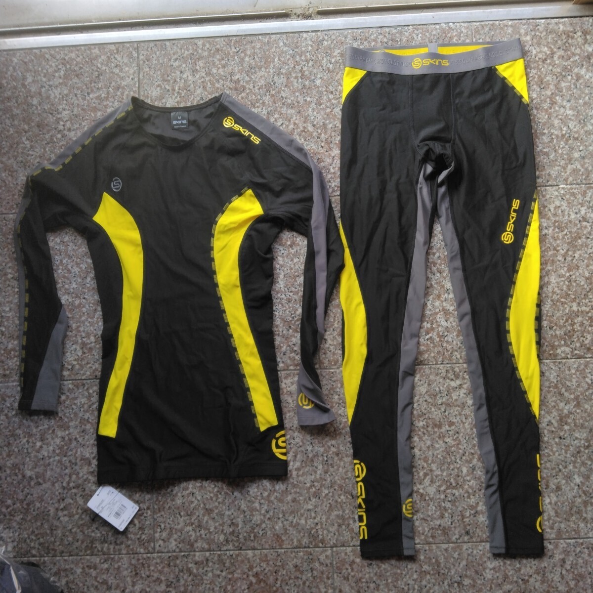 SKINSスポーツウェア 長袖アンダーシャツ & ロングパンツ セット 黒/黄拍卖
