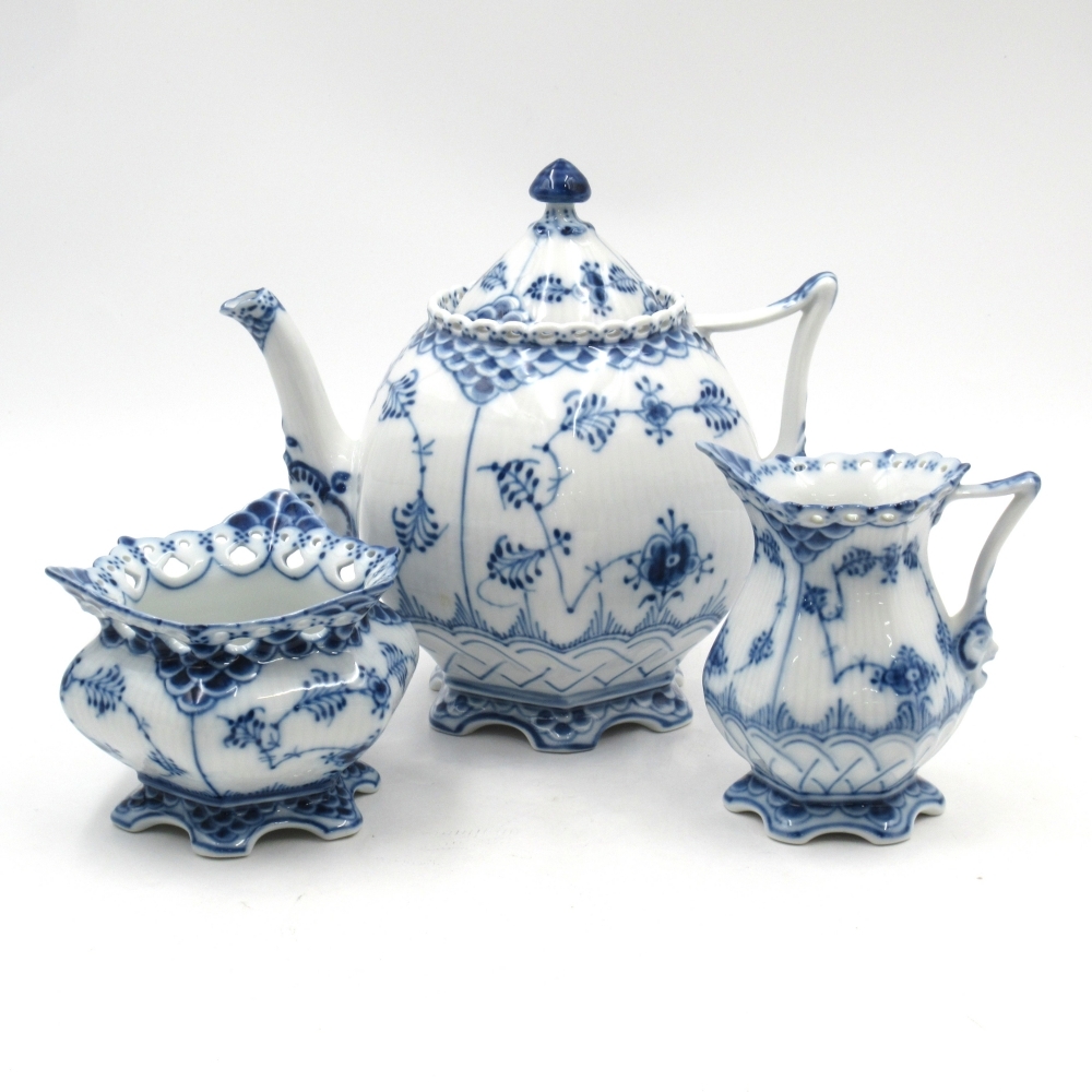 1円〜 Royal Copenhagen ロイヤルコペンハーゲン ブルーフルーテッド フルレース 顔付 ティーポット/シュガー/クリーマー 計3点 4246286拍卖